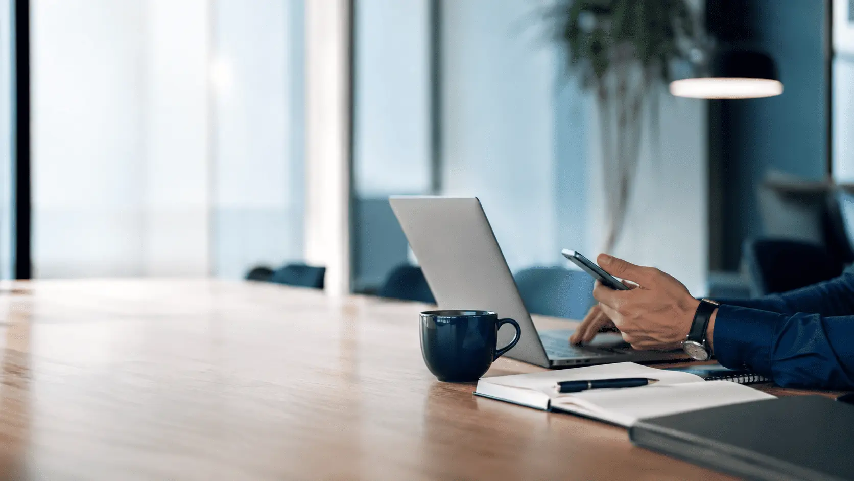 Contexto de contato Blucom para tecnologia B2B em ambientes físicos