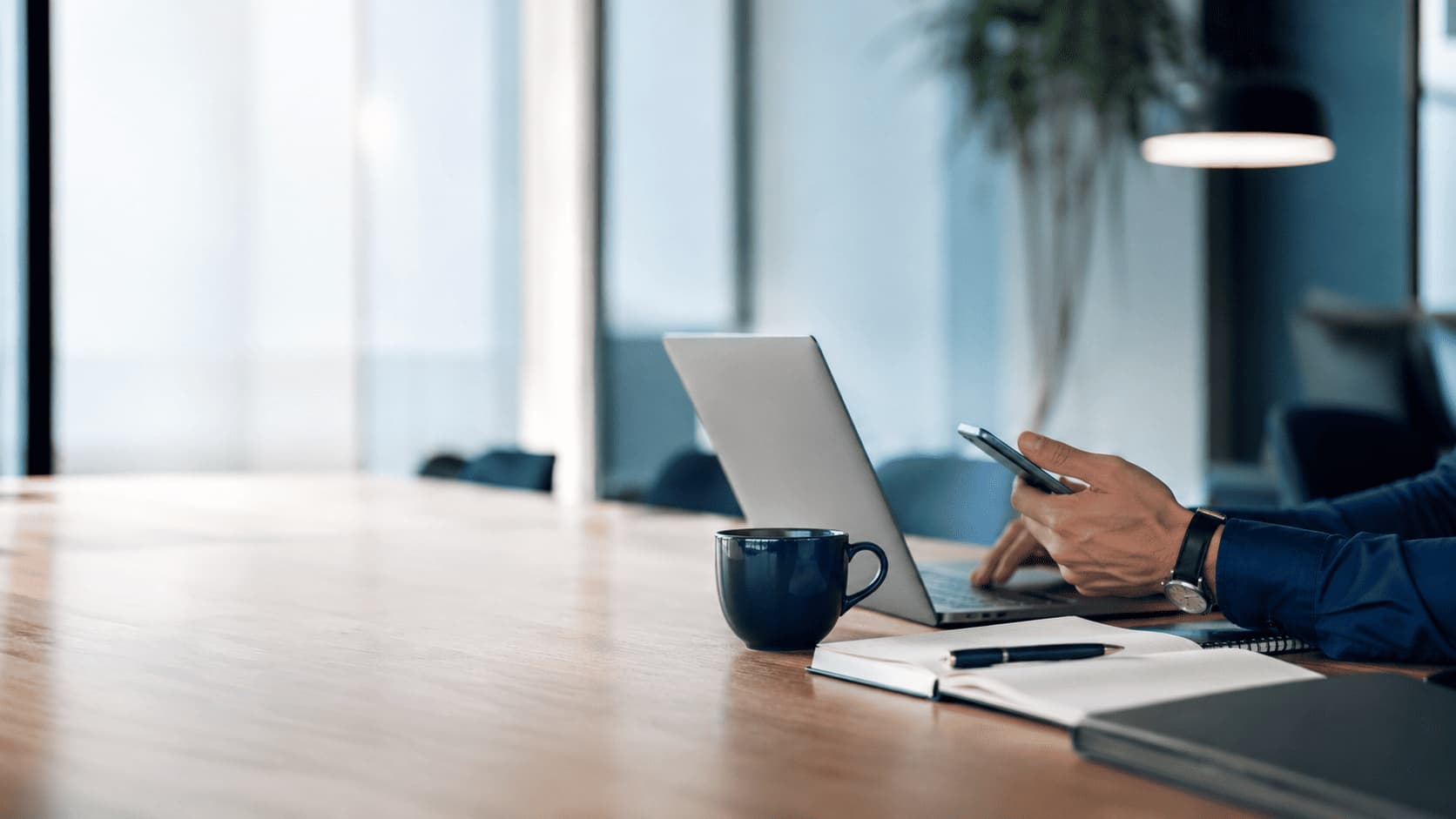Contexto de contato Blucom para tecnologia B2B em ambientes físicos